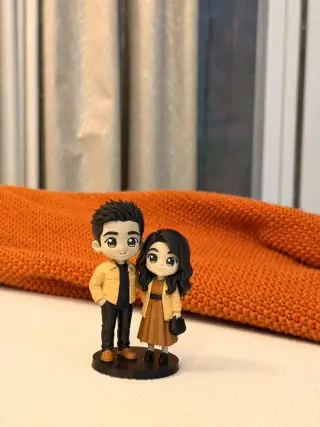 Custom couple caricature figurine