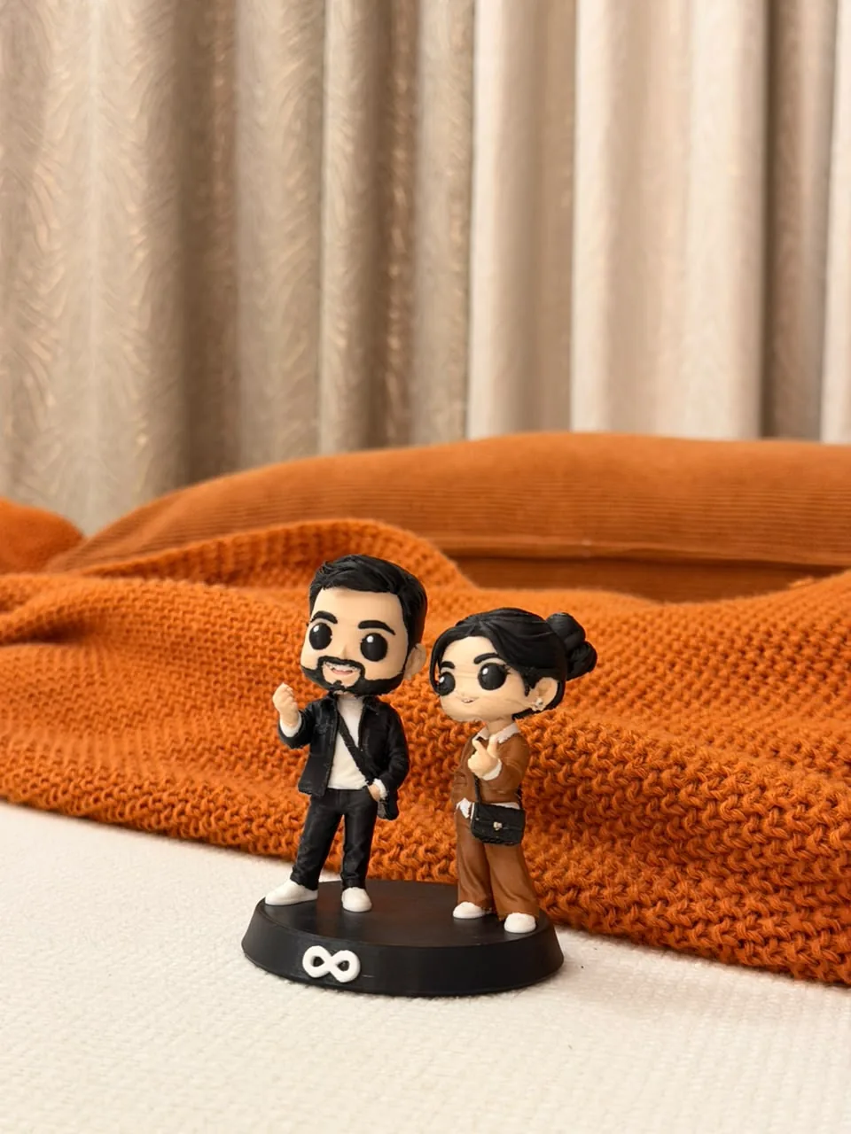 Custom Couple Caricature Figurine — Simple Pose